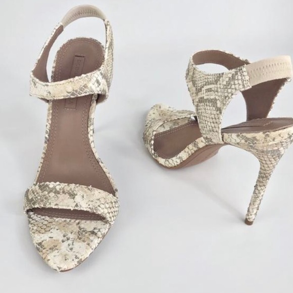 BCBG MAXAZRIA SANDALS - Picture 3 of 9